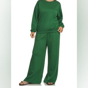 Zenana Outfitters Green Track Pants & Sweatshirt Set